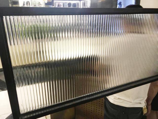 Super white changhong glass sliding door corrugated water pattern art stainless steel frame partition hot bending toughened screen 3
